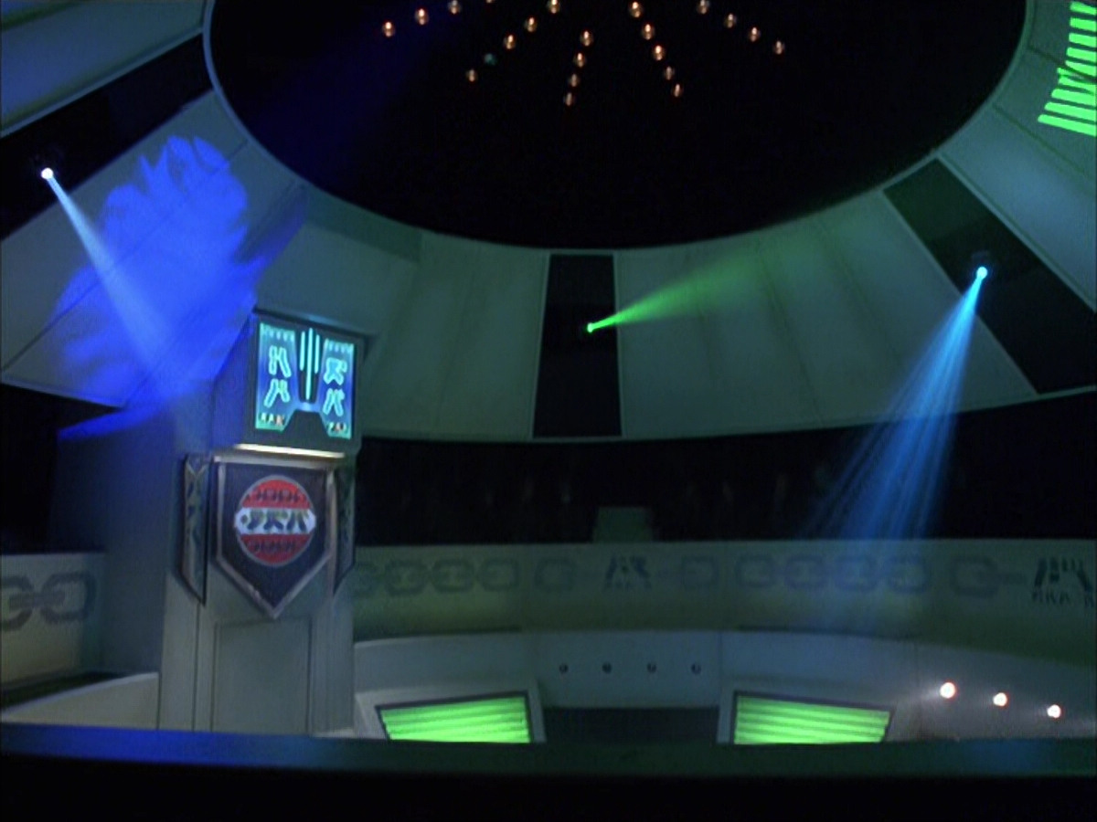 extant_StarTrek_VOY_6x15-Tsunkatse_00004.jpg