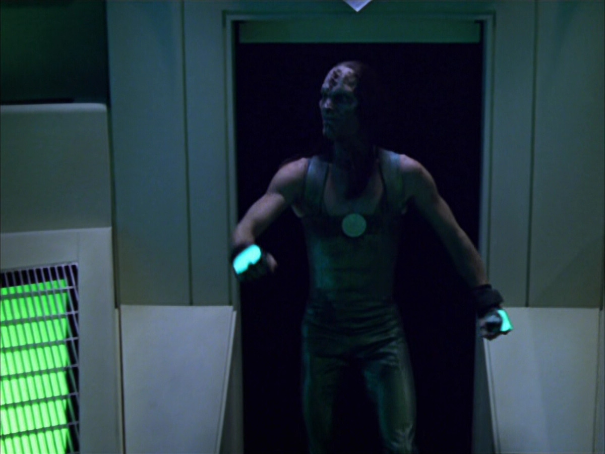 extant_StarTrek_VOY_6x15-Tsunkatse_00049.jpg