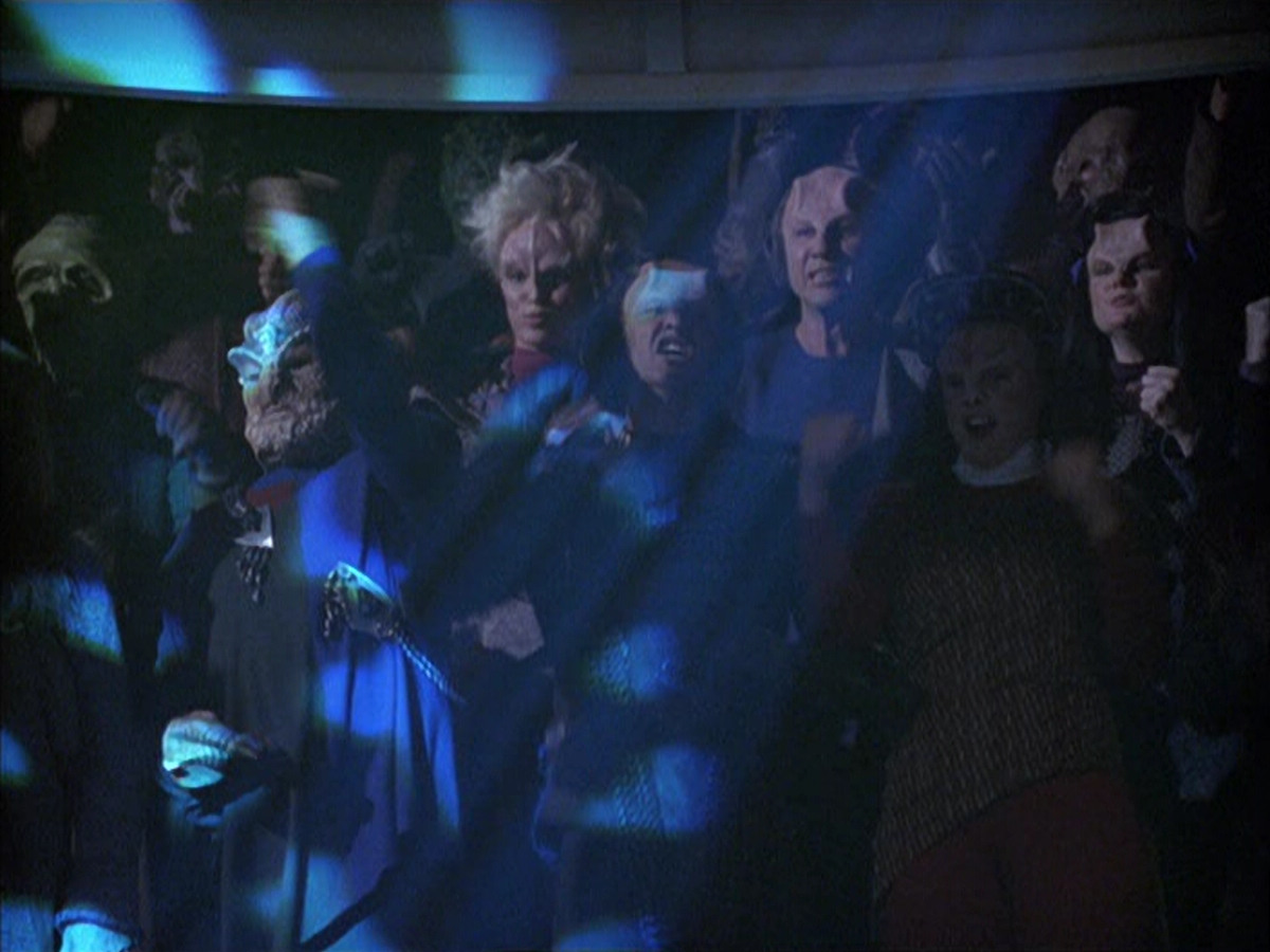 extant_StarTrek_VOY_6x15-Tsunkatse_00052.jpg