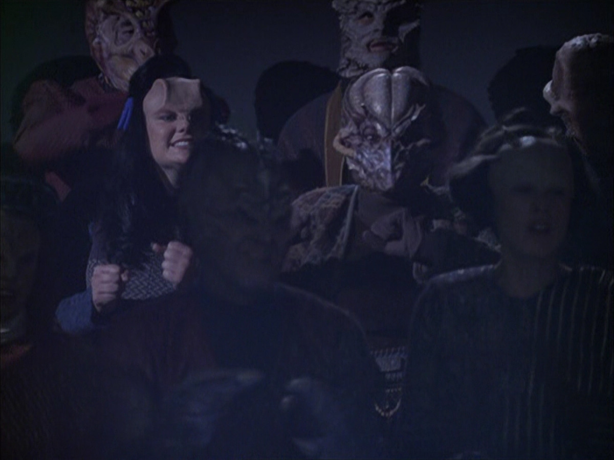 extant_StarTrek_VOY_6x15-Tsunkatse_00055.jpg