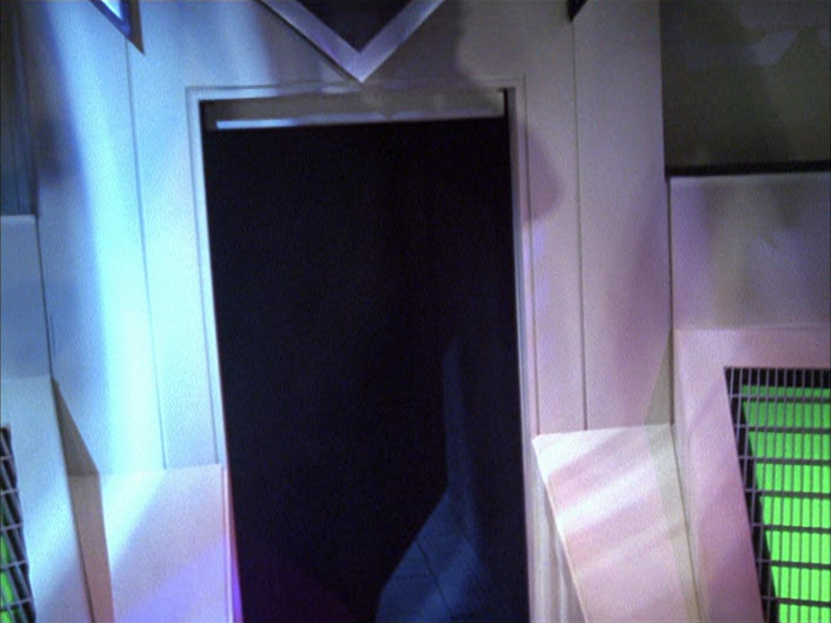extant_StarTrek_VOY_6x15-Tsunkatse_00071.jpg