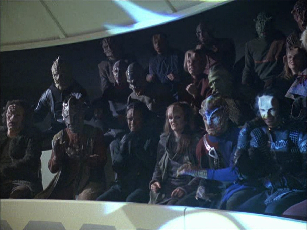 extant_StarTrek_VOY_6x15-Tsunkatse_00087.jpg