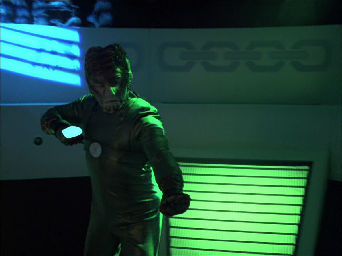 extant_StarTrek_VOY_6x15-Tsunkatse_00122.jpg