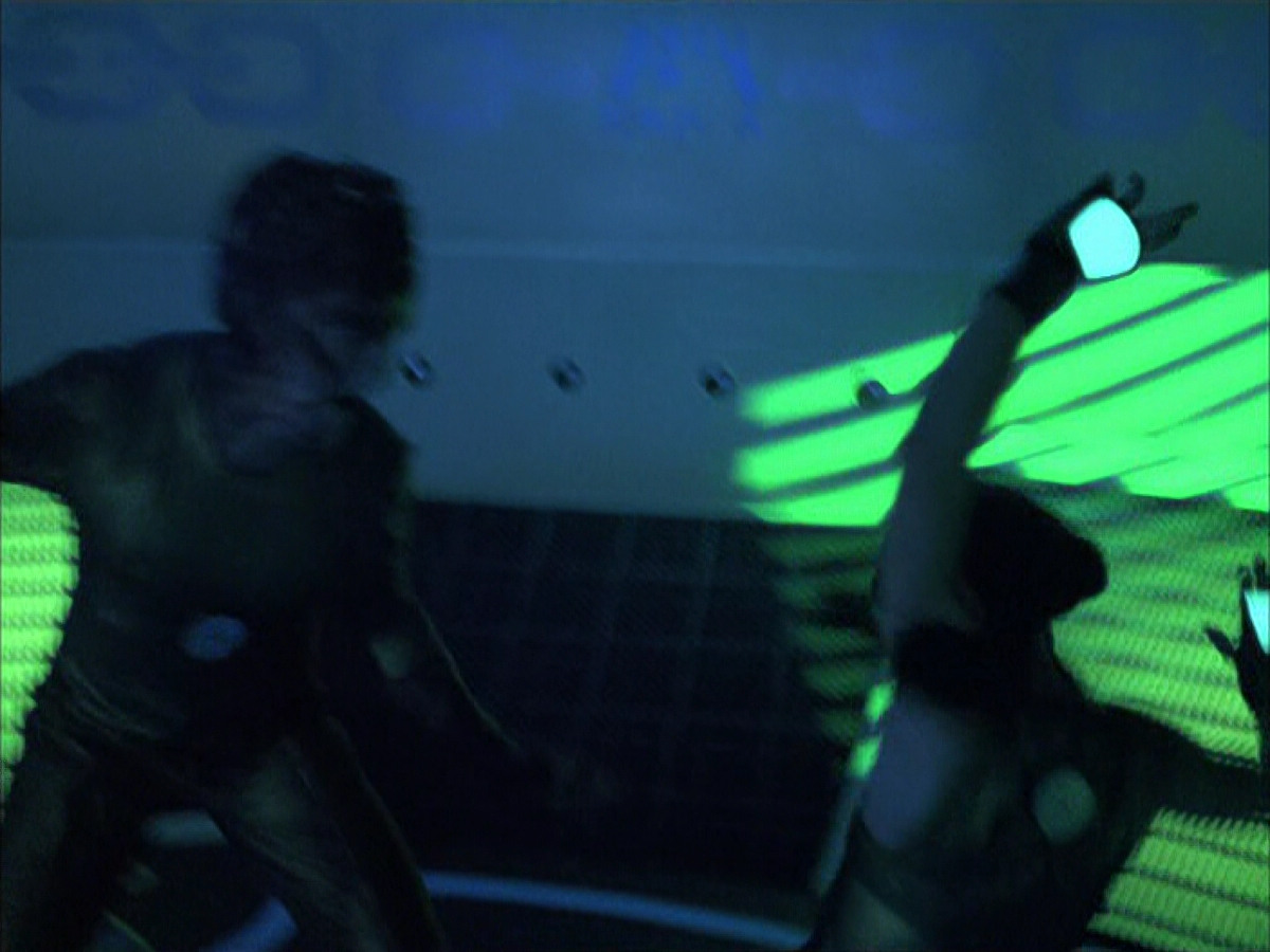 extant_StarTrek_VOY_6x15-Tsunkatse_00138.jpg