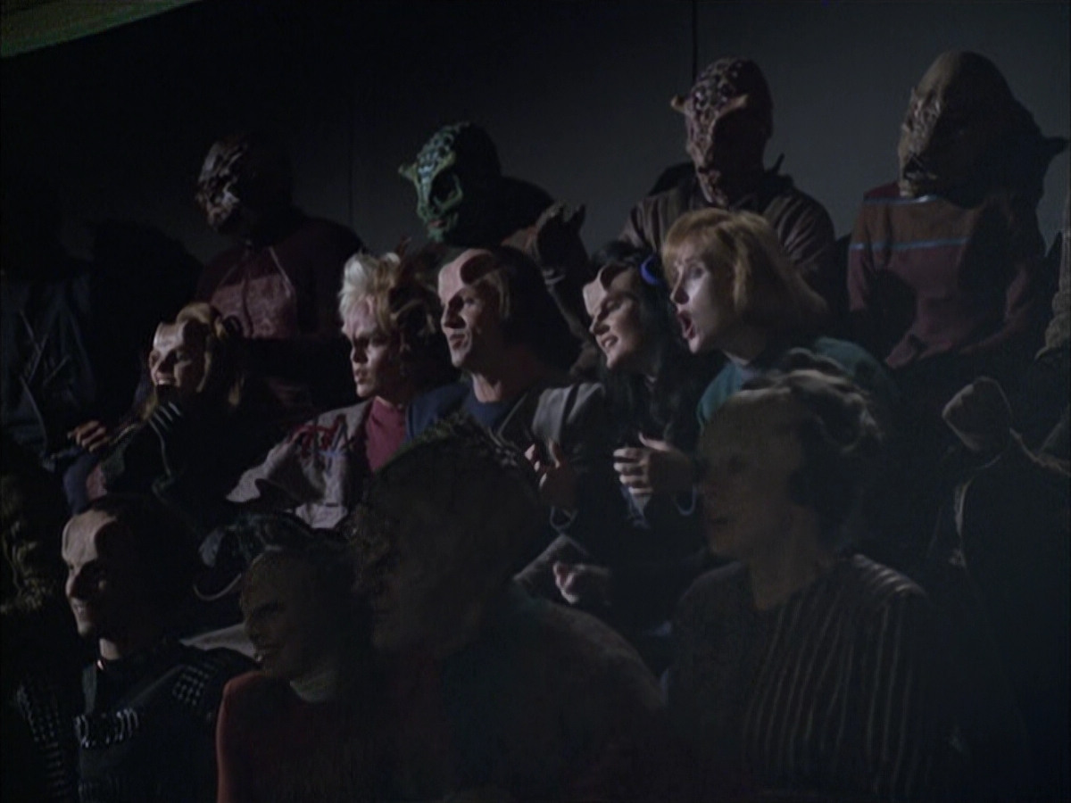 extant_StarTrek_VOY_6x15-Tsunkatse_00140.jpg