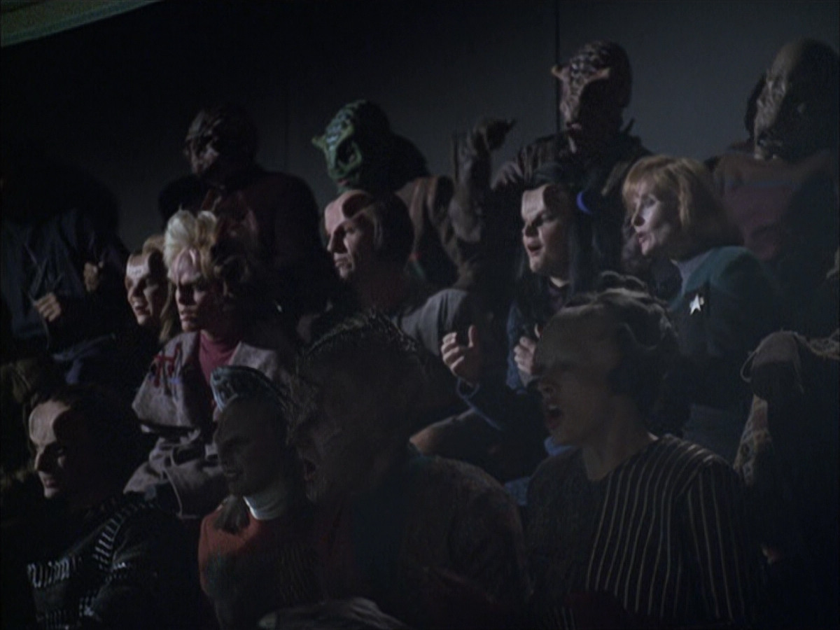extant_StarTrek_VOY_6x15-Tsunkatse_00147.jpg