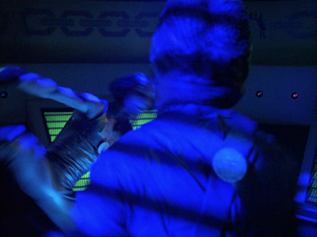 extant_StarTrek_VOY_6x15-Tsunkatse_00157.jpg