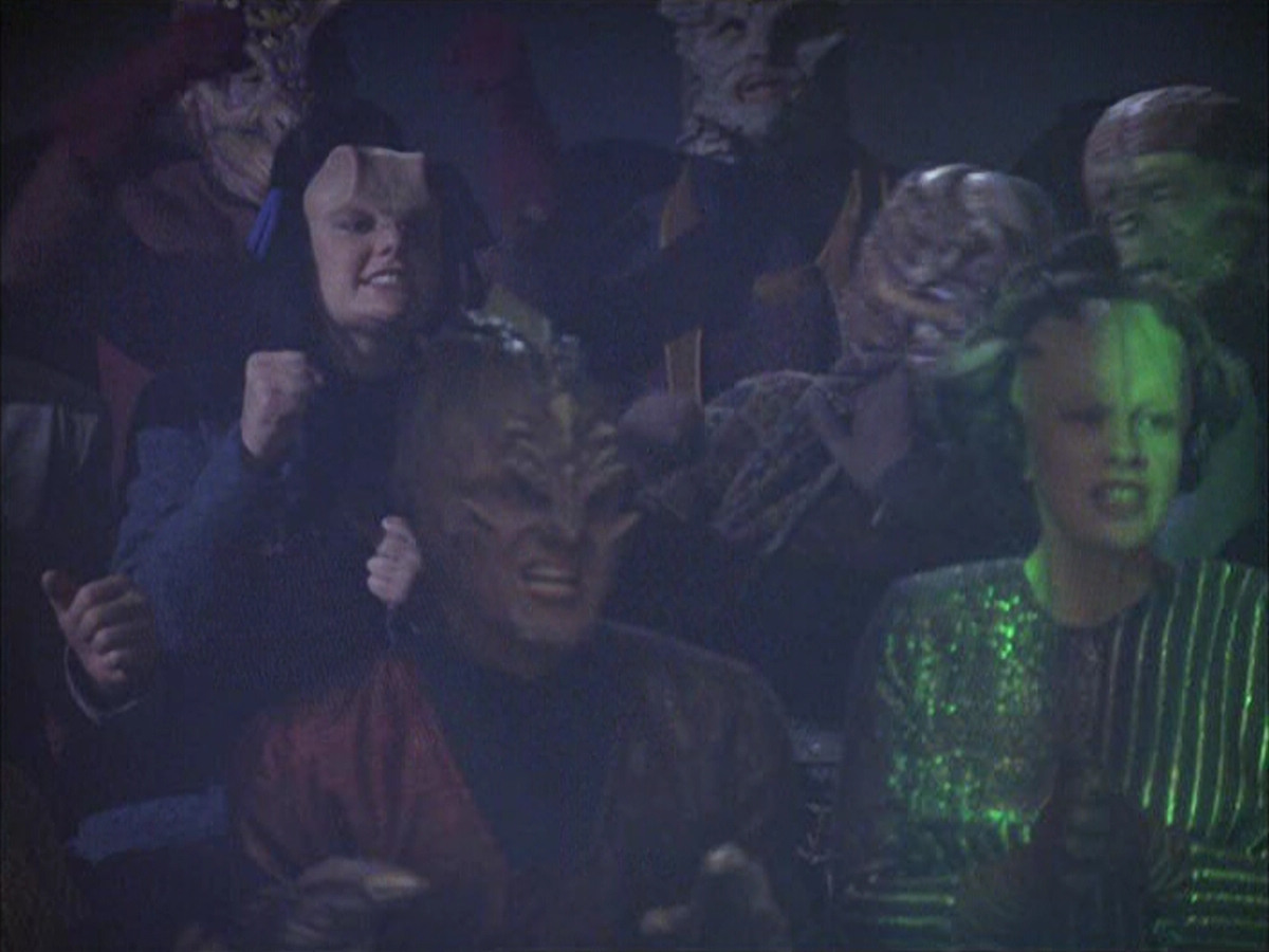 extant_StarTrek_VOY_6x15-Tsunkatse_00174.jpg