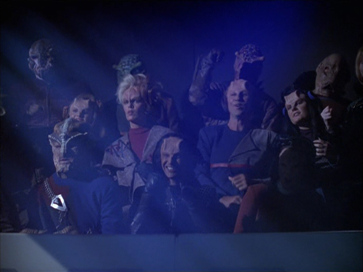 extant_StarTrek_VOY_6x15-Tsunkatse_00182.jpg
