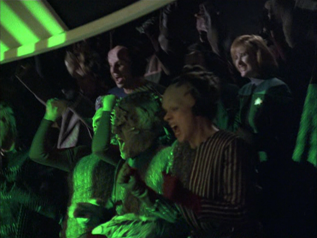 extant_StarTrek_VOY_6x15-Tsunkatse_00191.jpg