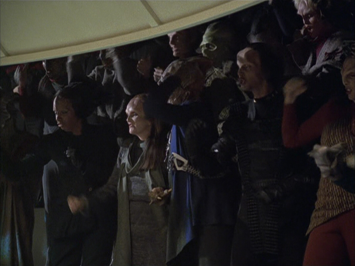 extant_StarTrek_VOY_6x15-Tsunkatse_00194.jpg