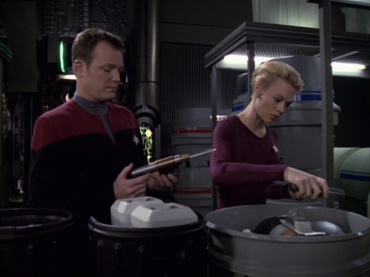 extant_StarTrek_VOY_6x15-Tsunkatse_00636.jpg