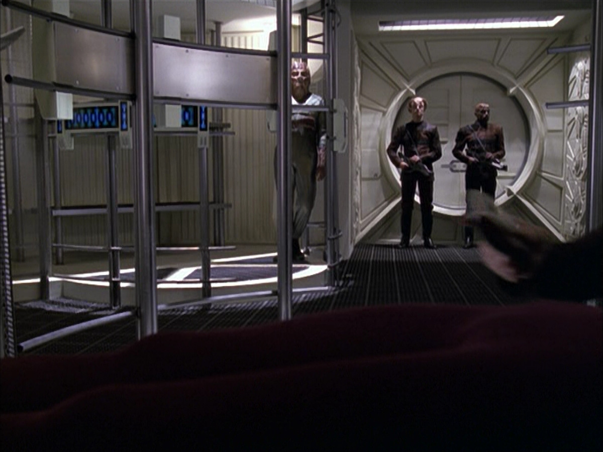extant_StarTrek_VOY_6x15-Tsunkatse_00926.jpg