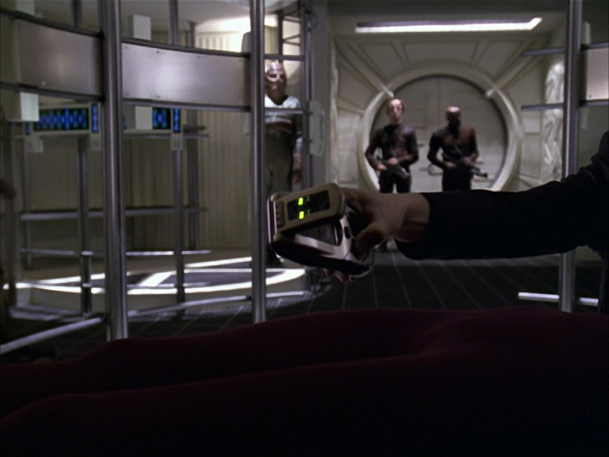 extant_StarTrek_VOY_6x15-Tsunkatse_00928.jpg