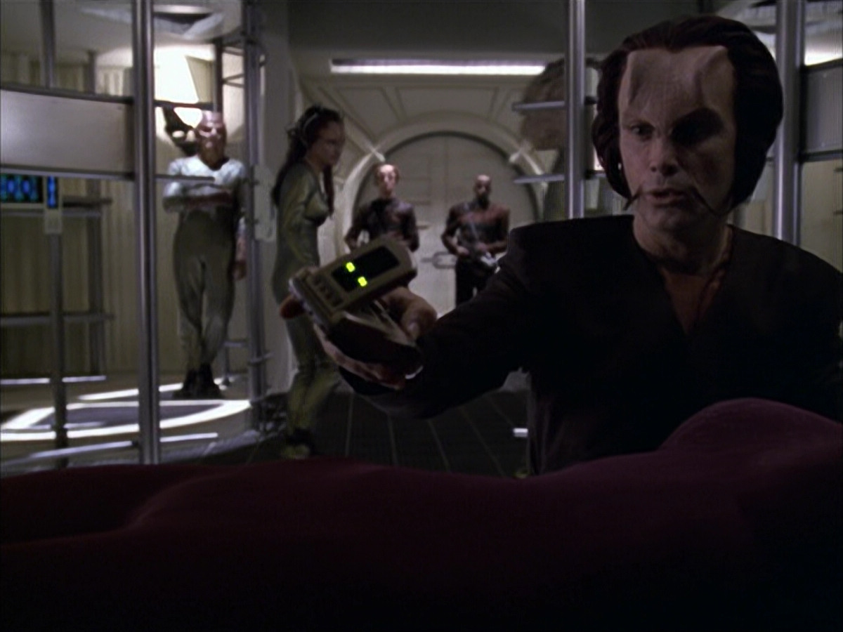 extant_StarTrek_VOY_6x15-Tsunkatse_00932.jpg