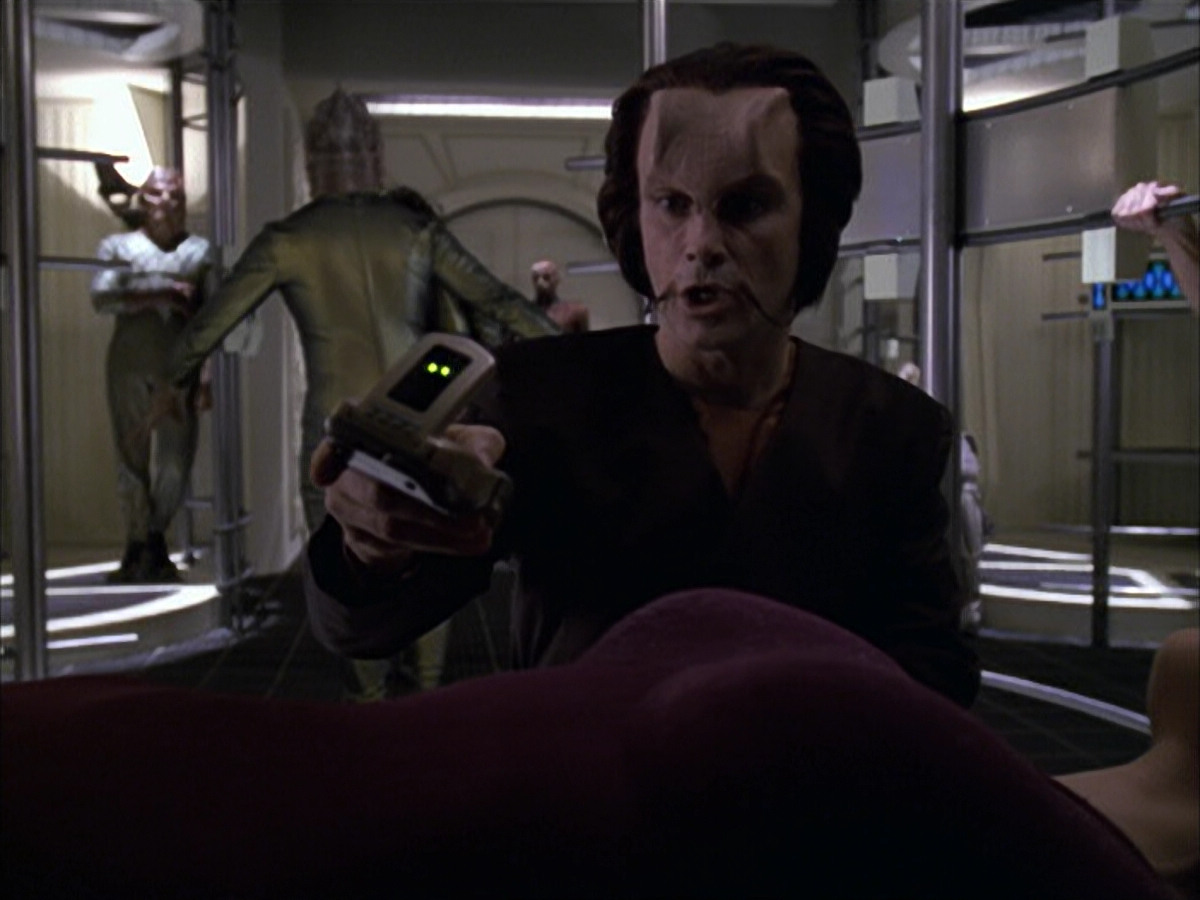 extant_StarTrek_VOY_6x15-Tsunkatse_00934.jpg