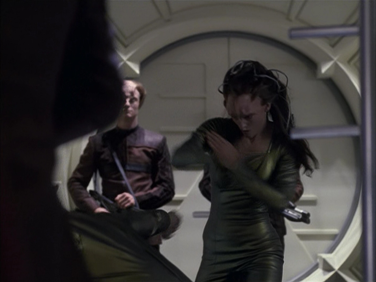 extant_StarTrek_VOY_6x15-Tsunkatse_00955.jpg
