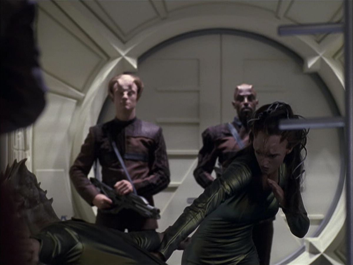 extant_StarTrek_VOY_6x15-Tsunkatse_00956.jpg