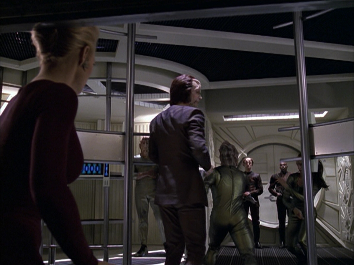 extant_StarTrek_VOY_6x15-Tsunkatse_00961.jpg