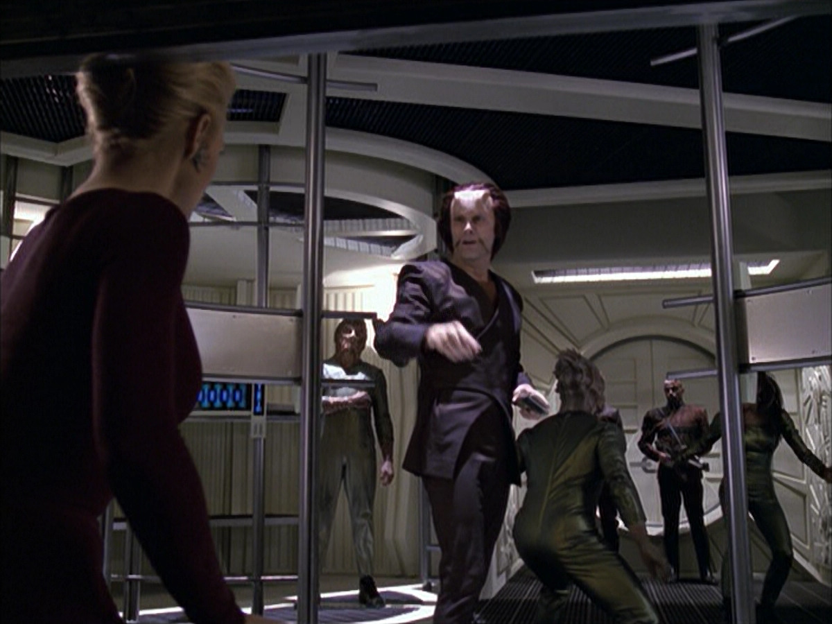 extant_StarTrek_VOY_6x15-Tsunkatse_00966.jpg