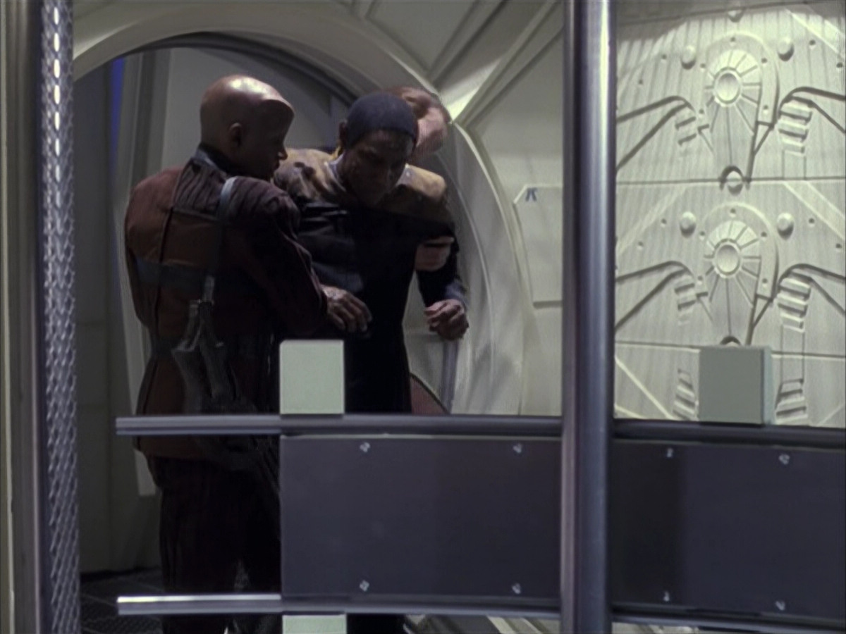 extant_StarTrek_VOY_6x15-Tsunkatse_01037.jpg