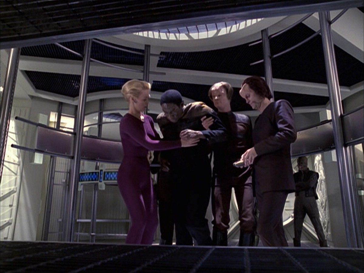 extant_StarTrek_VOY_6x15-Tsunkatse_01046.jpg