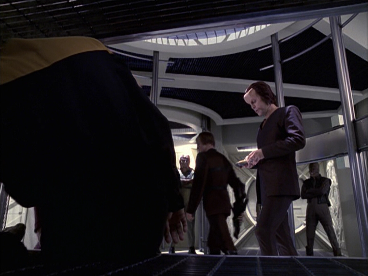 extant_StarTrek_VOY_6x15-Tsunkatse_01050.jpg