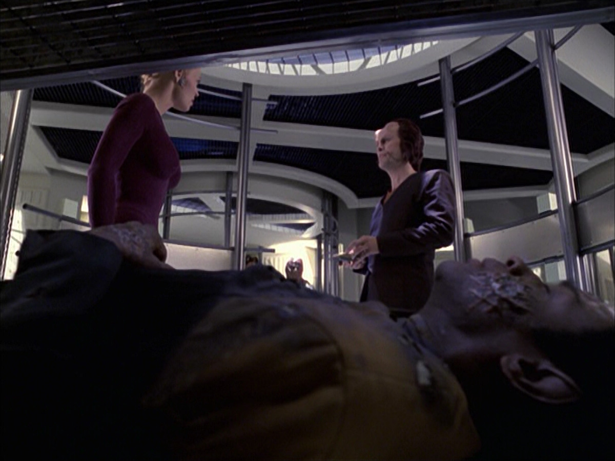 extant_StarTrek_VOY_6x15-Tsunkatse_01058.jpg