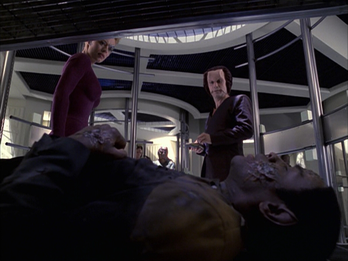 extant_StarTrek_VOY_6x15-Tsunkatse_01075.jpg