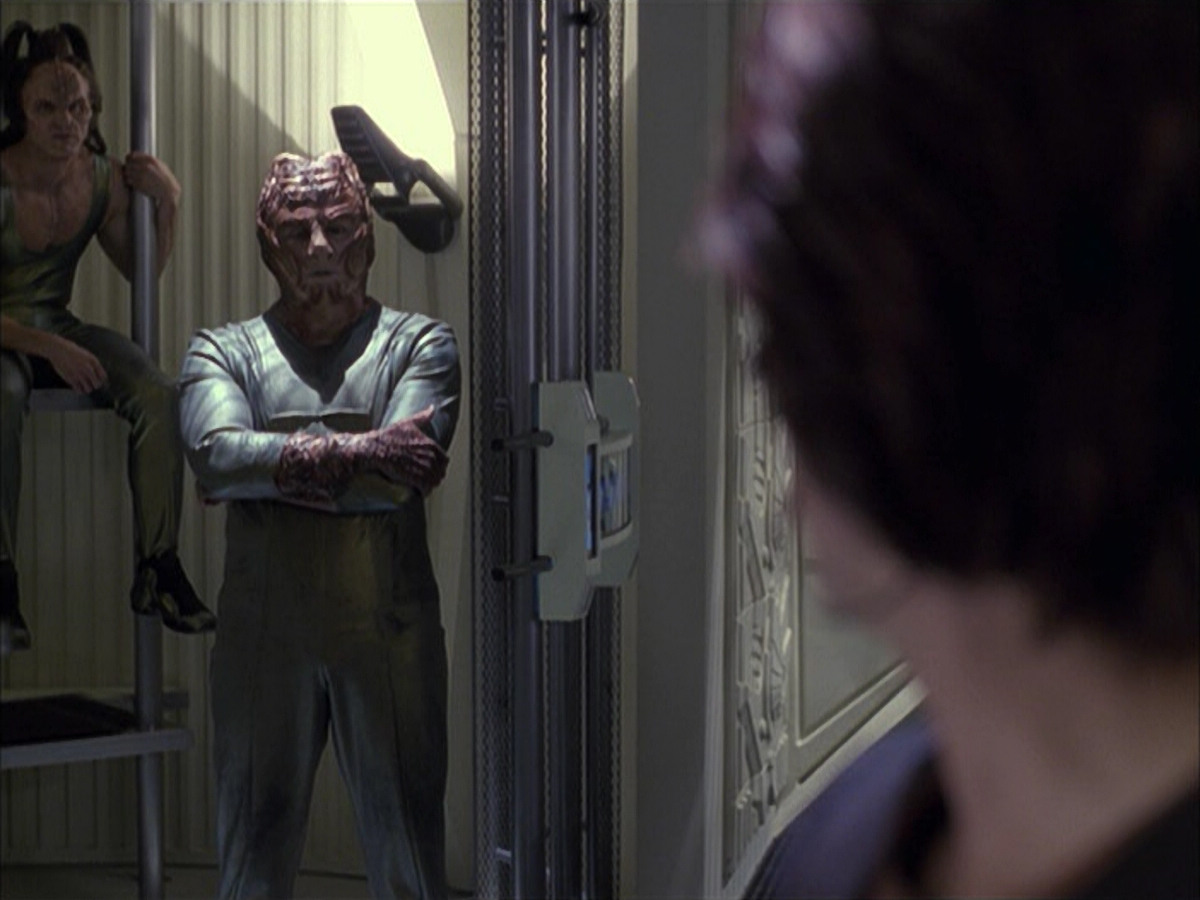 extant_StarTrek_VOY_6x15-Tsunkatse_01105.jpg