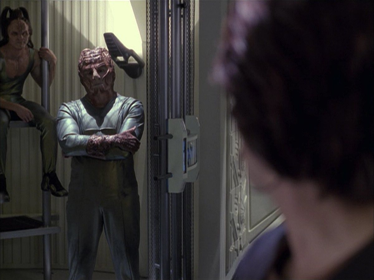 extant_StarTrek_VOY_6x15-Tsunkatse_01108.jpg