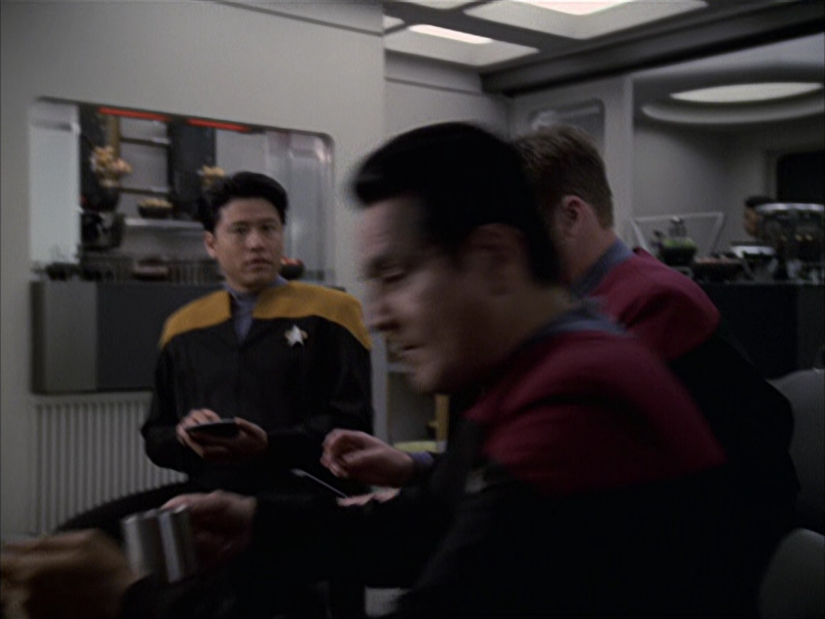 extant_StarTrek_VOY_6x15-Tsunkatse_01155.jpg
