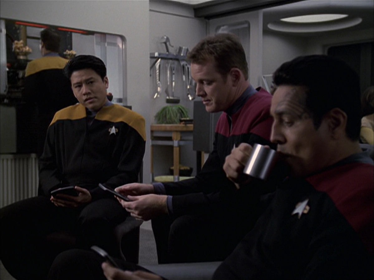 extant_StarTrek_VOY_6x15-Tsunkatse_01159.jpg