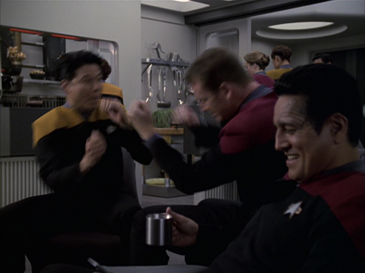 extant_StarTrek_VOY_6x15-Tsunkatse_01240.jpg