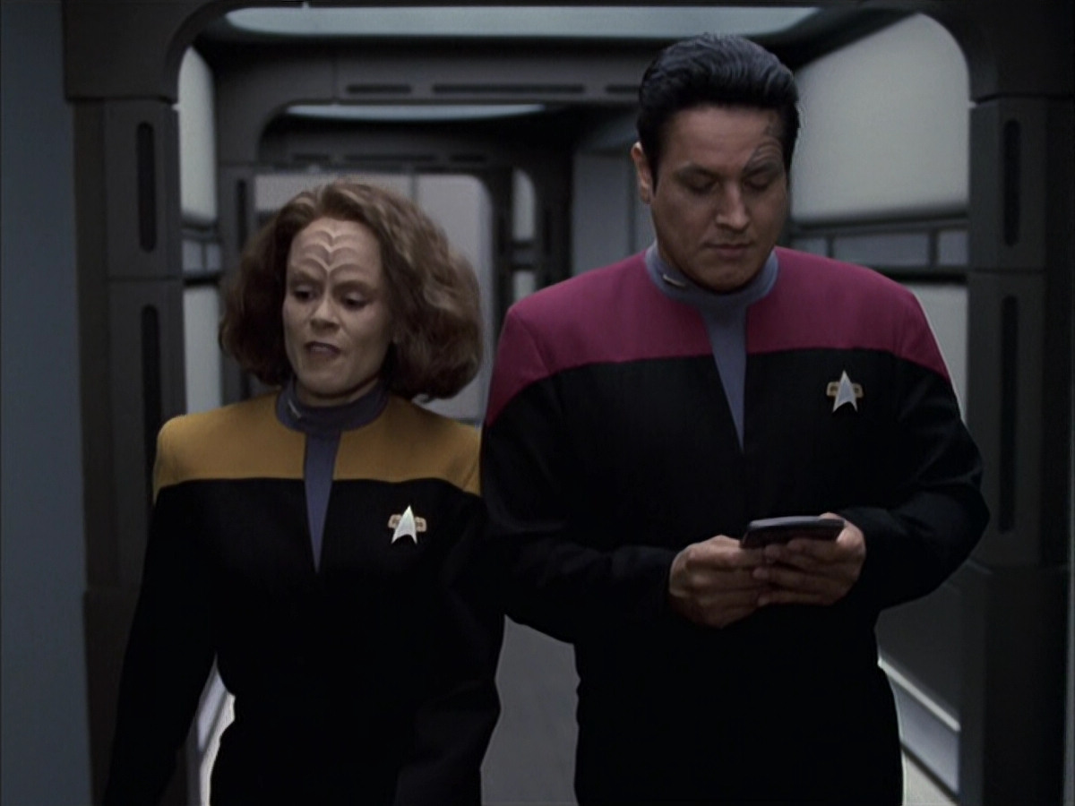 extant_StarTrek_VOY_6x15-Tsunkatse_01277.jpg