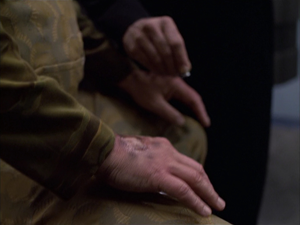 extant_StarTrek_VOY_6x15-Tsunkatse_01299.jpg