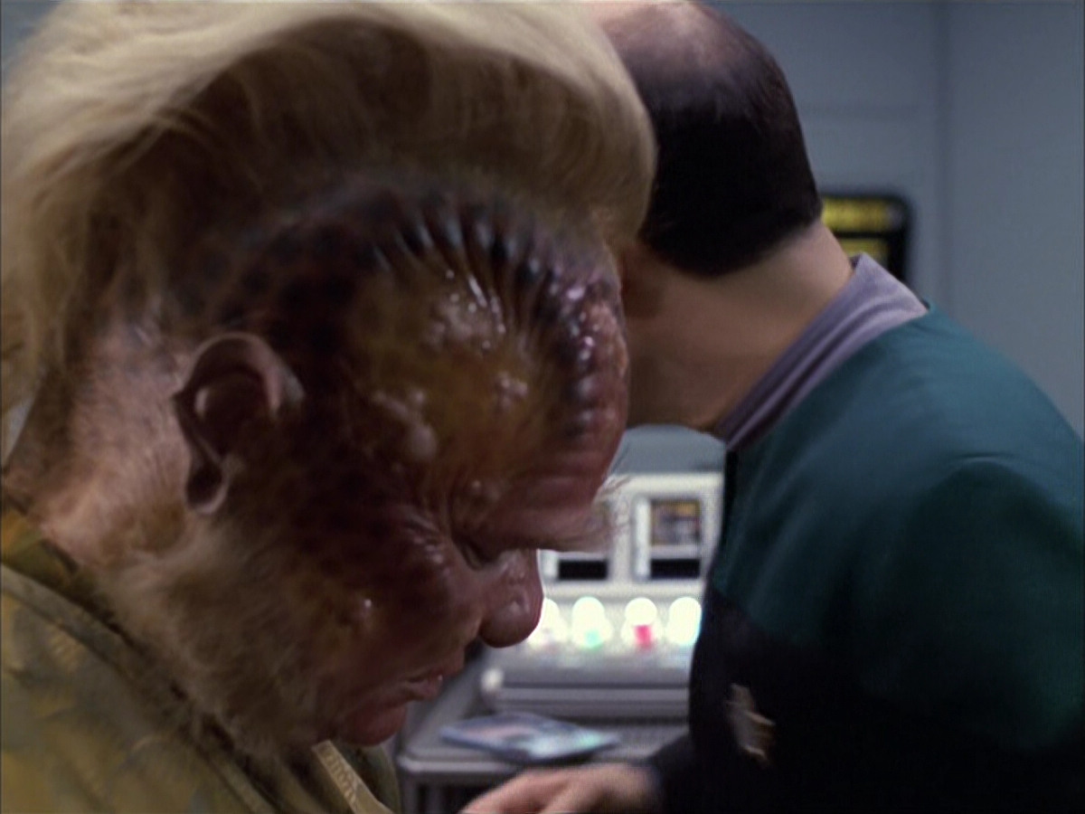 extant_StarTrek_VOY_6x15-Tsunkatse_01307.jpg