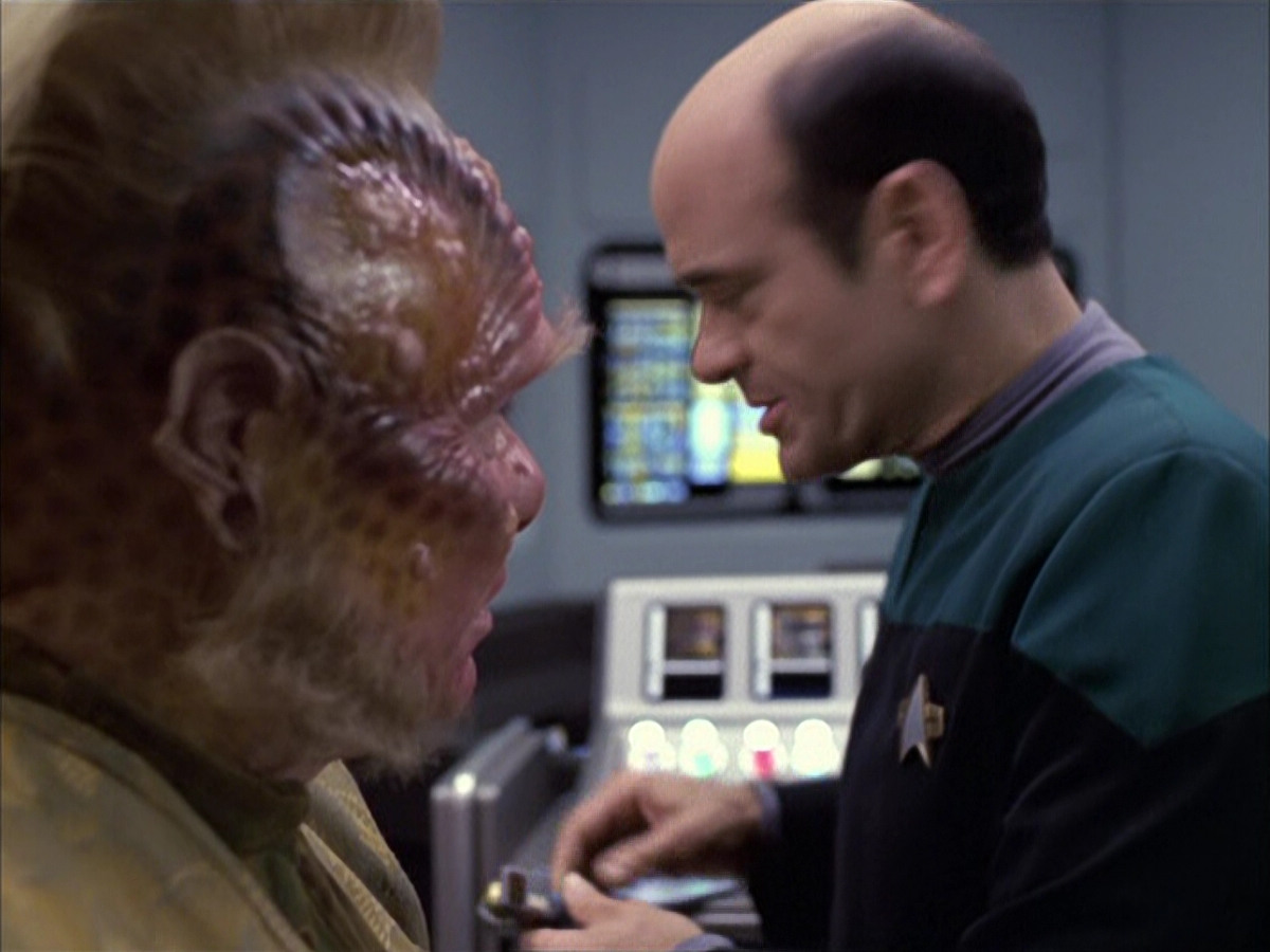 extant_StarTrek_VOY_6x15-Tsunkatse_01310.jpg