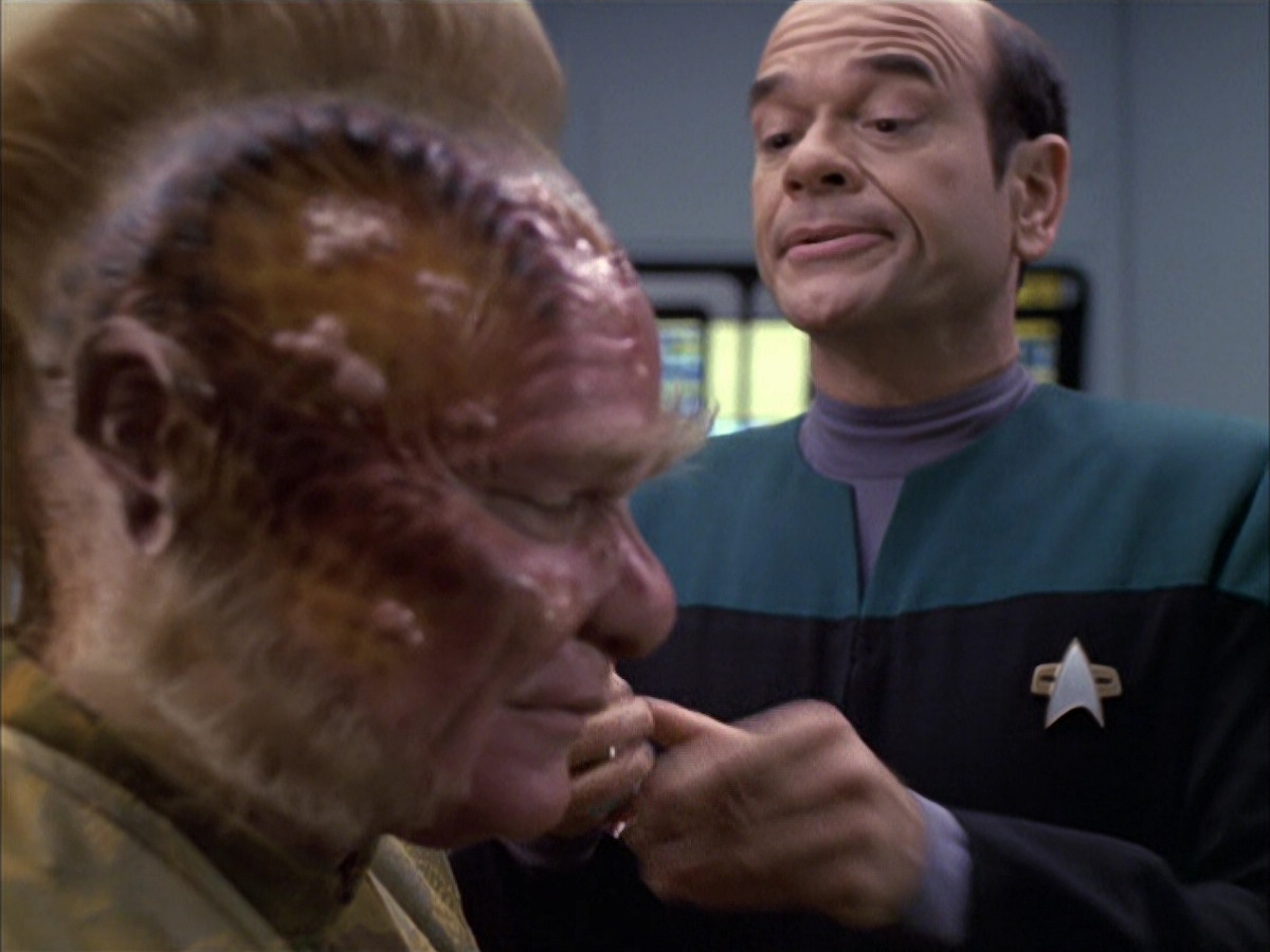 extant_StarTrek_VOY_6x15-Tsunkatse_01316.jpg
