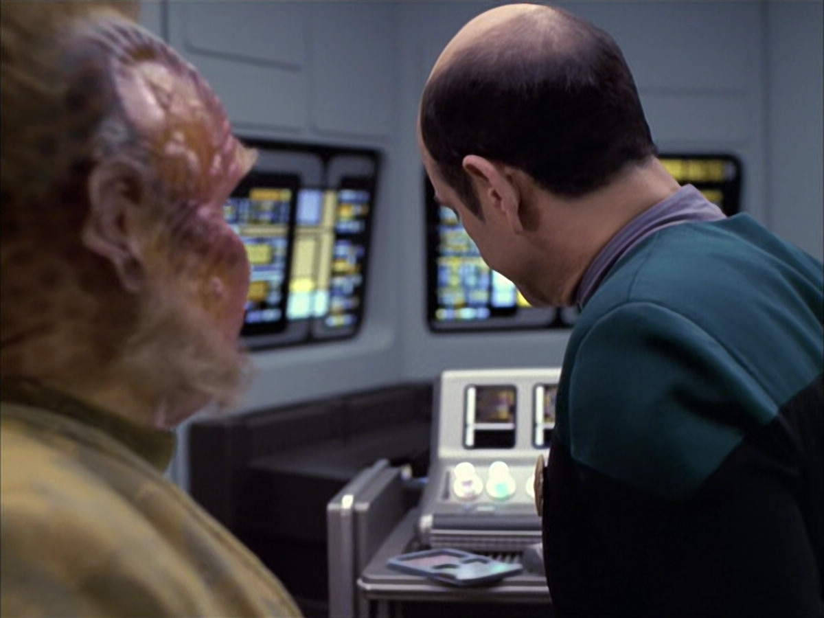 extant_StarTrek_VOY_6x15-Tsunkatse_01322.jpg