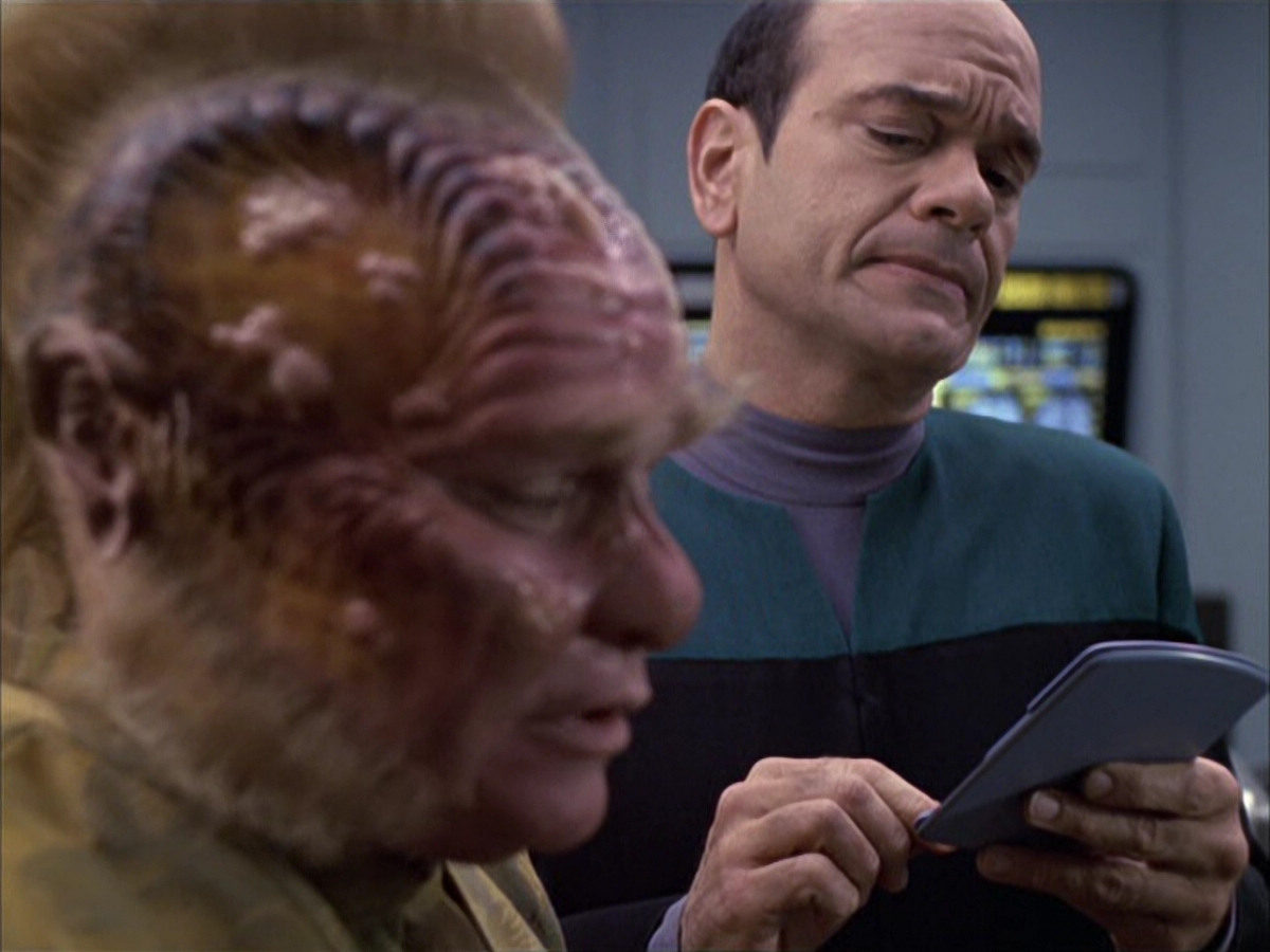 extant_StarTrek_VOY_6x15-Tsunkatse_01329.jpg