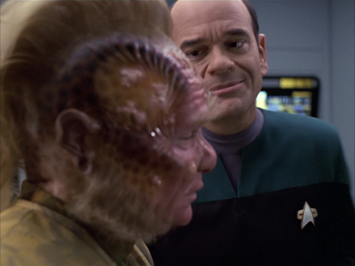 extant_StarTrek_VOY_6x15-Tsunkatse_01336.jpg