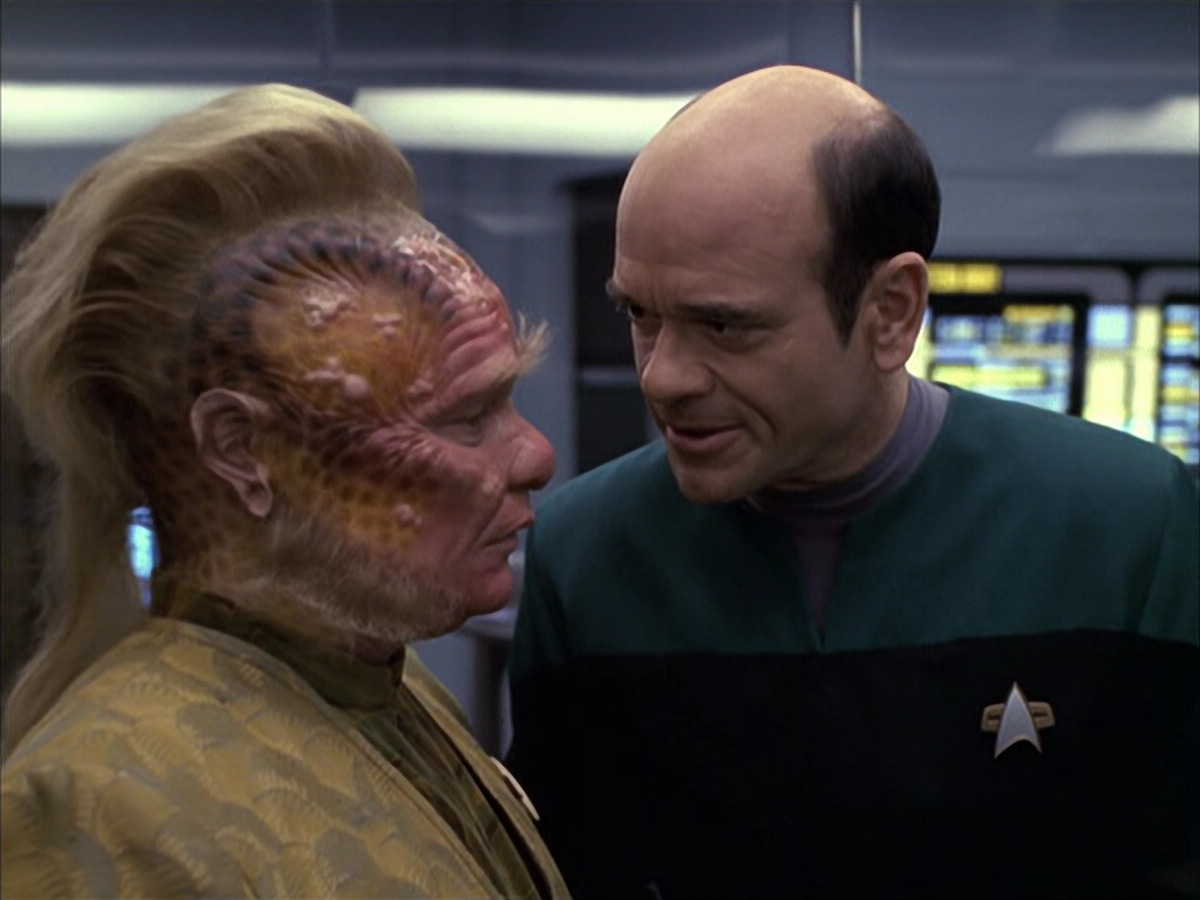 extant_StarTrek_VOY_6x15-Tsunkatse_01380.jpg
