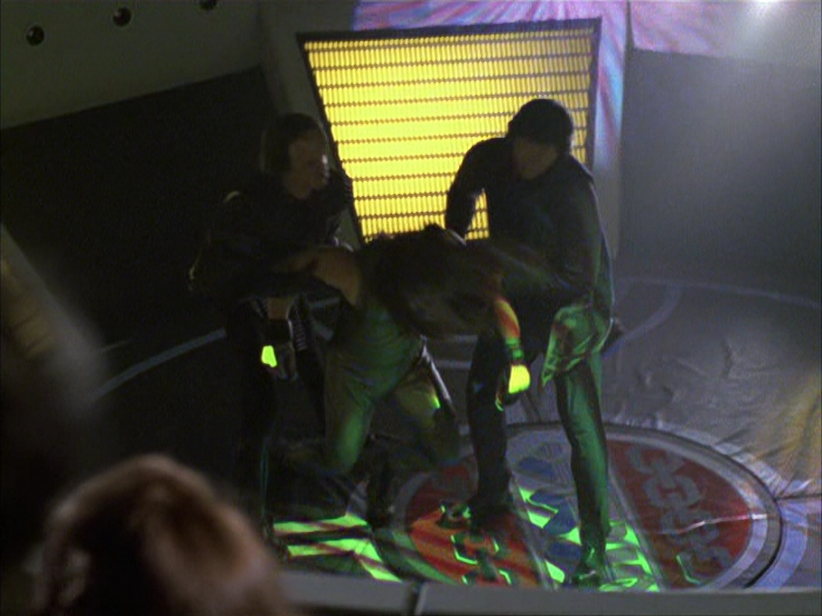 extant_StarTrek_VOY_6x15-Tsunkatse_01449.jpg