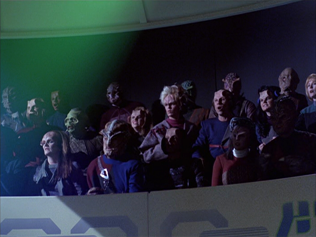 extant_StarTrek_VOY_6x15-Tsunkatse_01682.jpg
