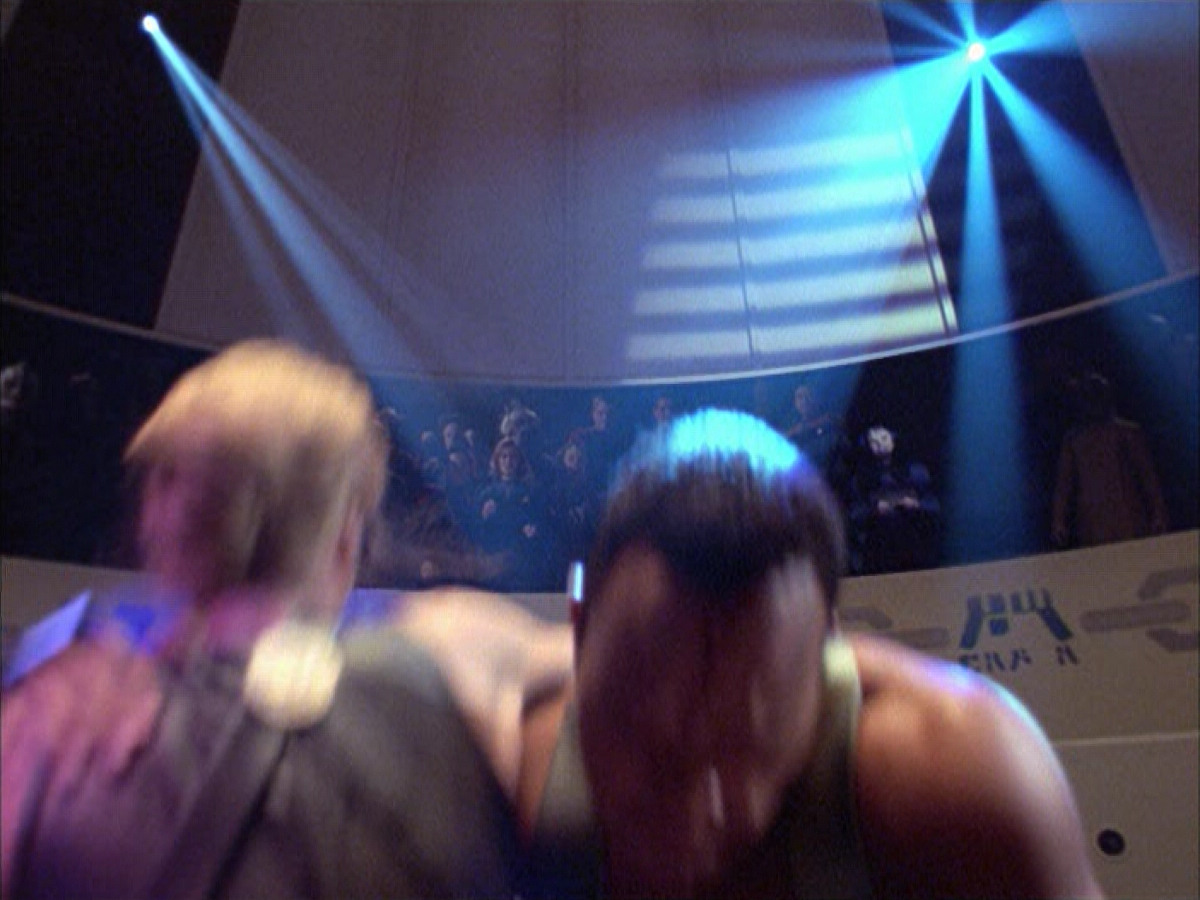 extant_StarTrek_VOY_6x15-Tsunkatse_01796.jpg