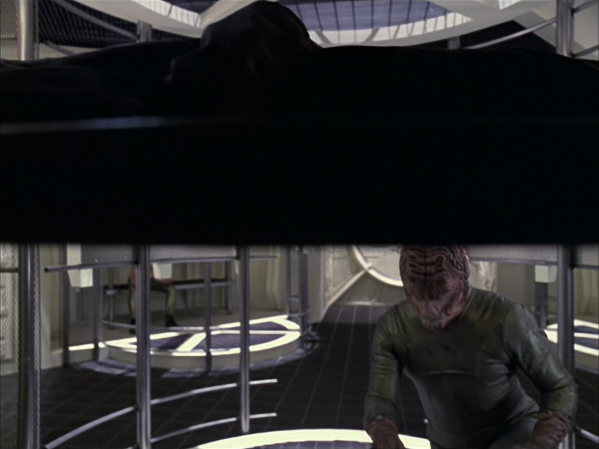 extant_StarTrek_VOY_6x15-Tsunkatse_01891.jpg