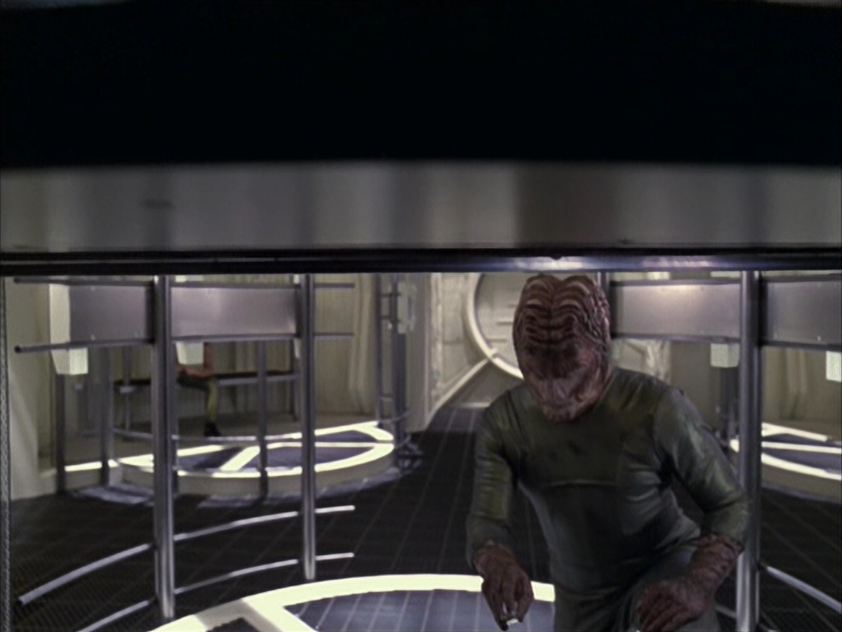 extant_StarTrek_VOY_6x15-Tsunkatse_01892.jpg