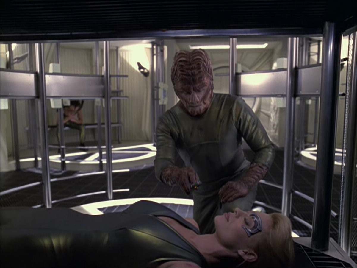 extant_StarTrek_VOY_6x15-Tsunkatse_01896.jpg