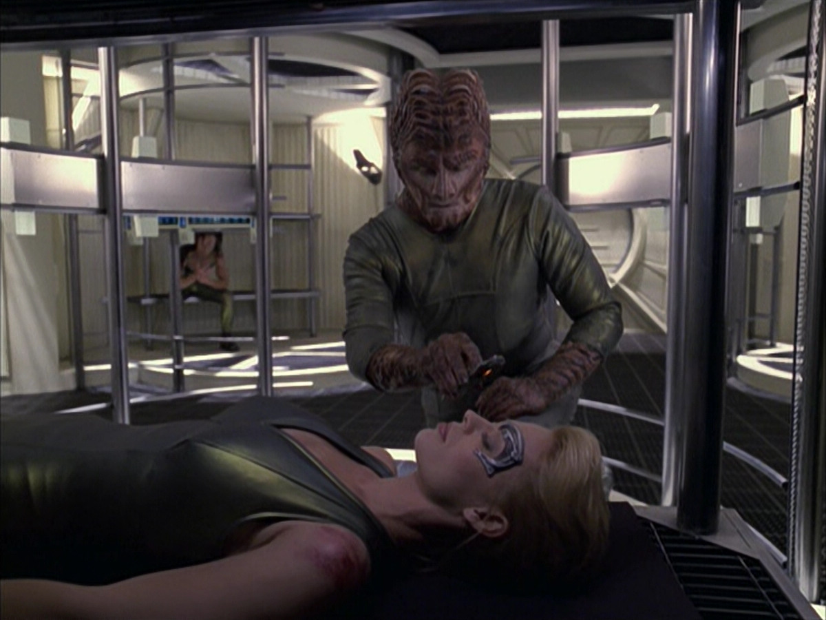 extant_StarTrek_VOY_6x15-Tsunkatse_01899.jpg